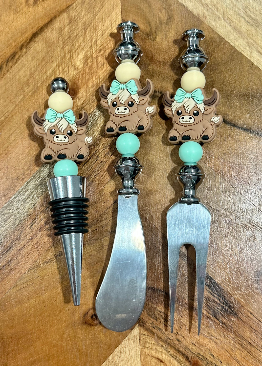 Beaded Cheese Knife & Wine Stopper Set - Design 11