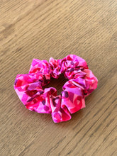 Load image into Gallery viewer, Neck Scarf &amp; Scrunchie - Pink Ribbon
